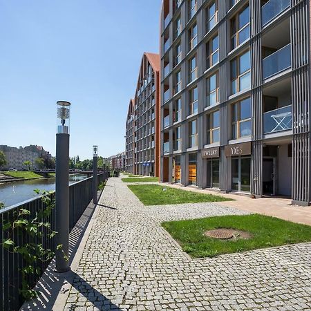 Unique Motlawa Riverbank Apartment Gdansk Bagian luar foto