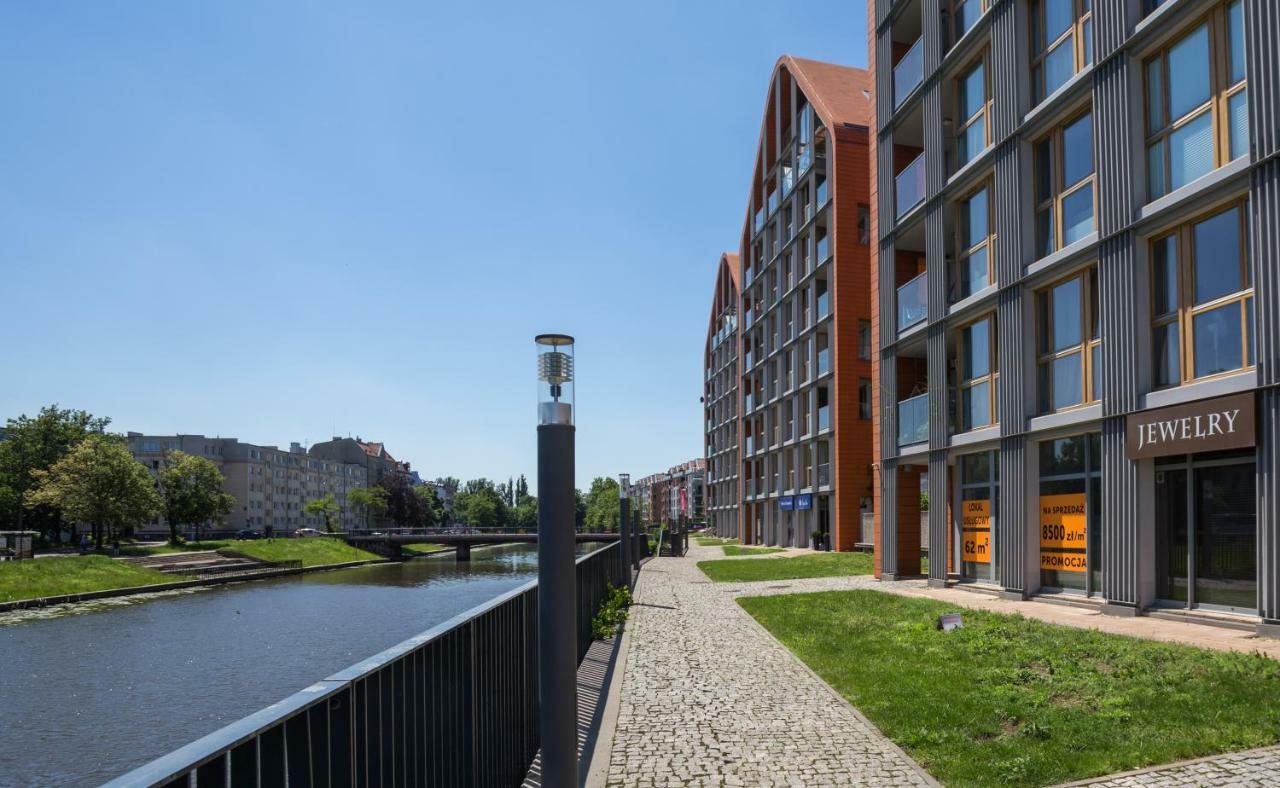 Unique Motlawa Riverbank Apartment Gdansk Bagian luar foto