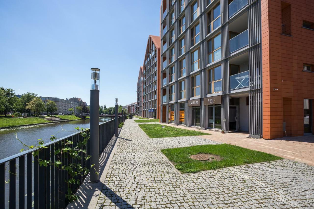 Unique Motlawa Riverbank Apartment Gdansk Bagian luar foto