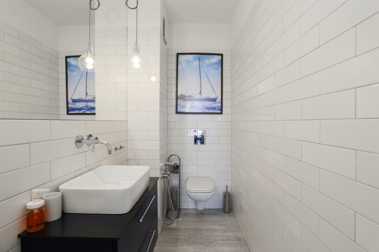 Unique Motlawa Riverbank Apartment Gdansk Bagian luar foto