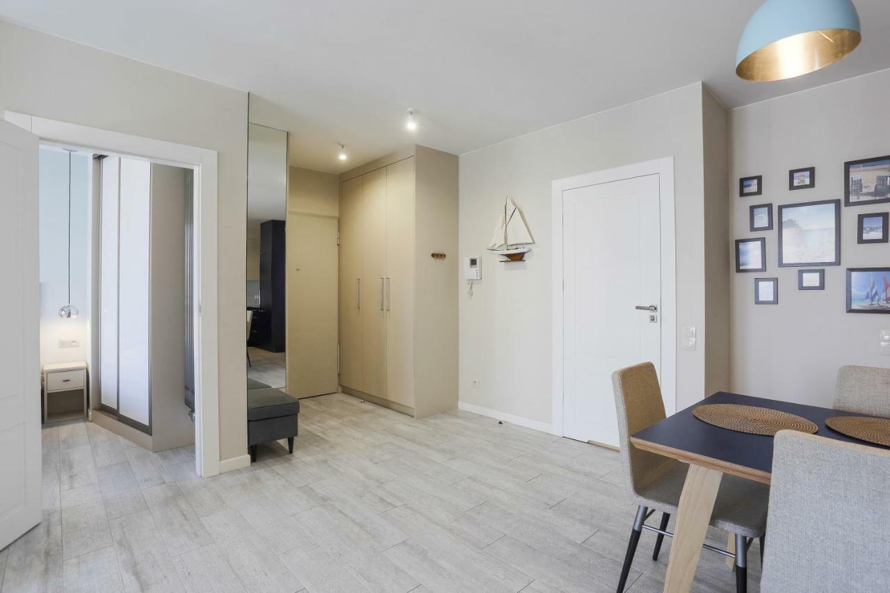 Unique Motlawa Riverbank Apartment Gdansk Bagian luar foto