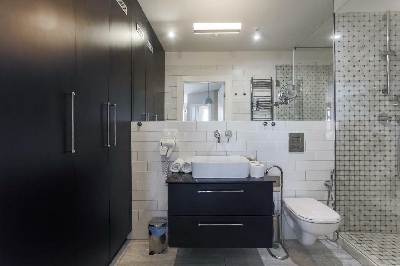 Unique Motlawa Riverbank Apartment Gdansk Bagian luar foto